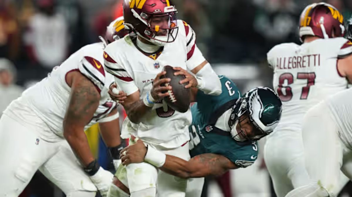 Saquon Barkley Runs for 2 TDs, Eagles Beat Commanders 26-18 to Stretch NFC East Lead