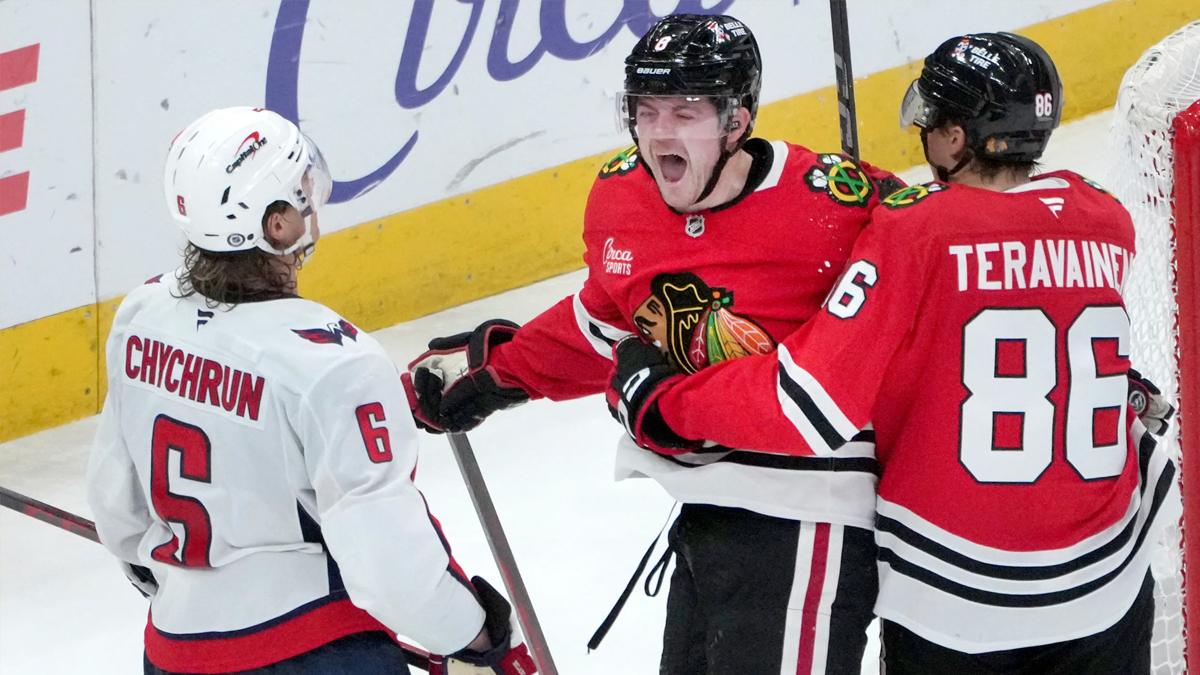 Donato ends the Blackhawks' comeback, and they defeat the Capitals 3-2