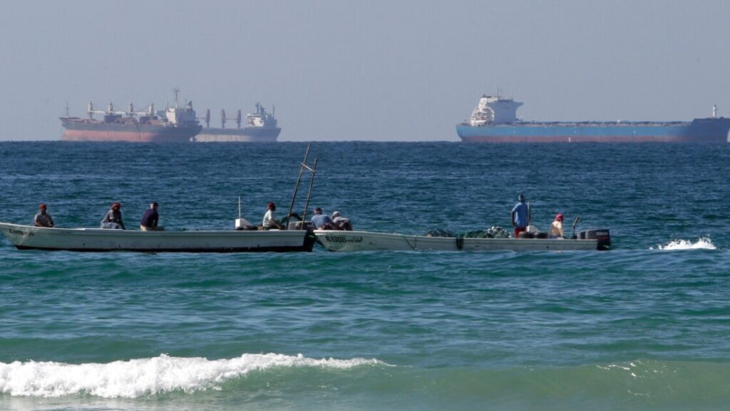 US Strikes Iranian Minelayers as Washington Warns Tehran to Keep the Strait of Hormuz Open