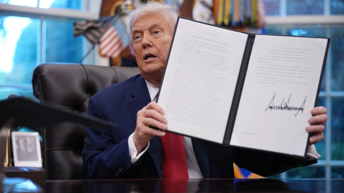 Alarm Bells as Trump Memo Gives White House License to Destroy Tens of Millions of Emails