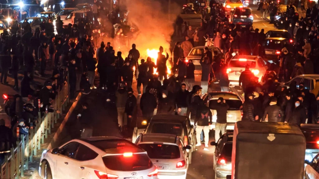 US Strikes Deepen Iran Blackouts Without Sparking Unrest 2 US Strikes Deepen Iran Blackouts Without Sparking Unrest